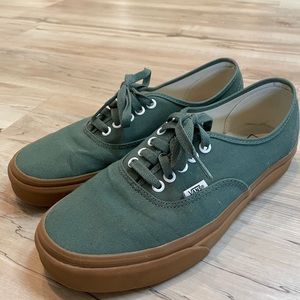 Vans Classic Lace Up with Gum Sole Womens 10